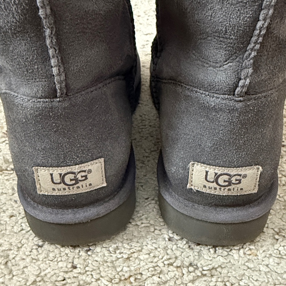 UGG Gray Tall Bailey Button. Size 10. - Picture 2 of 6